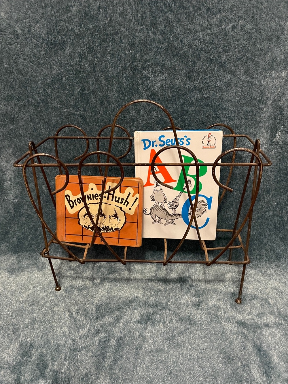 Vintage Style Wire Magazine Rack - Rust Finish